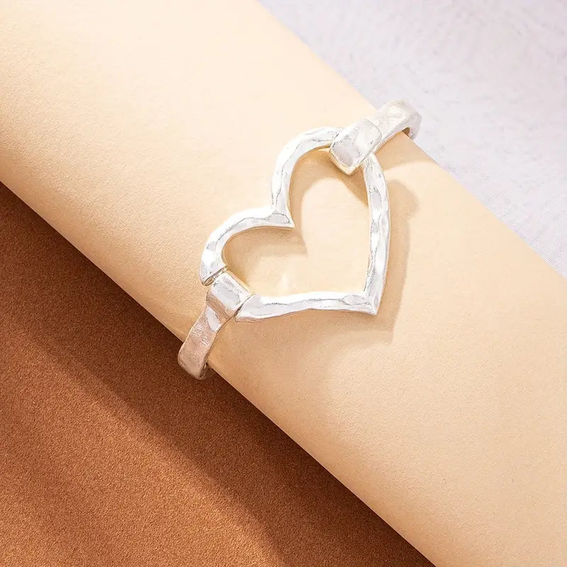 Unique Hollow Large Heart-Shaped Design Cuff Bangle Bracelet Romantic Hand Jewelry Accessories Ornament