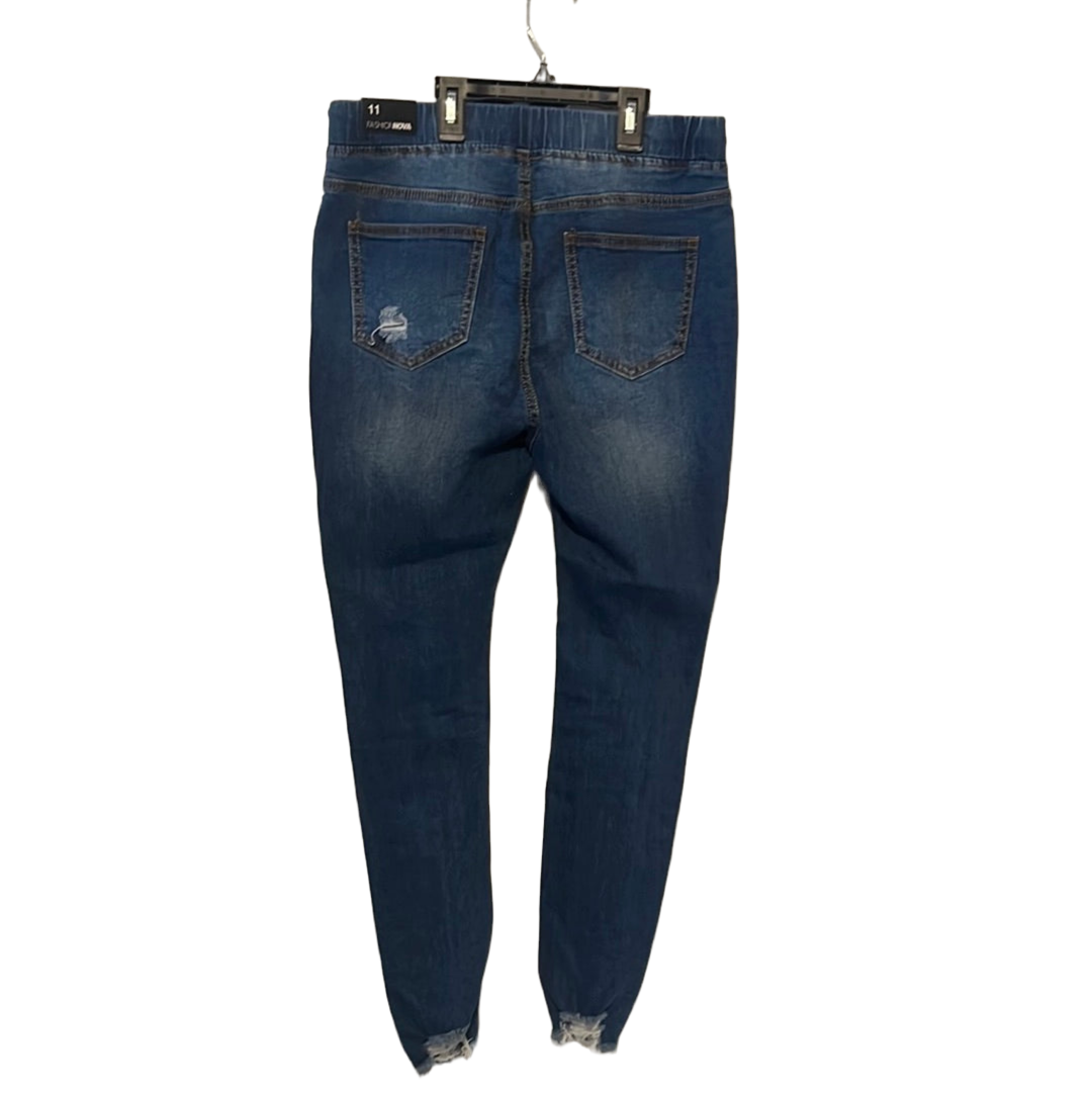 DISTRESSED SKINNY JEANS