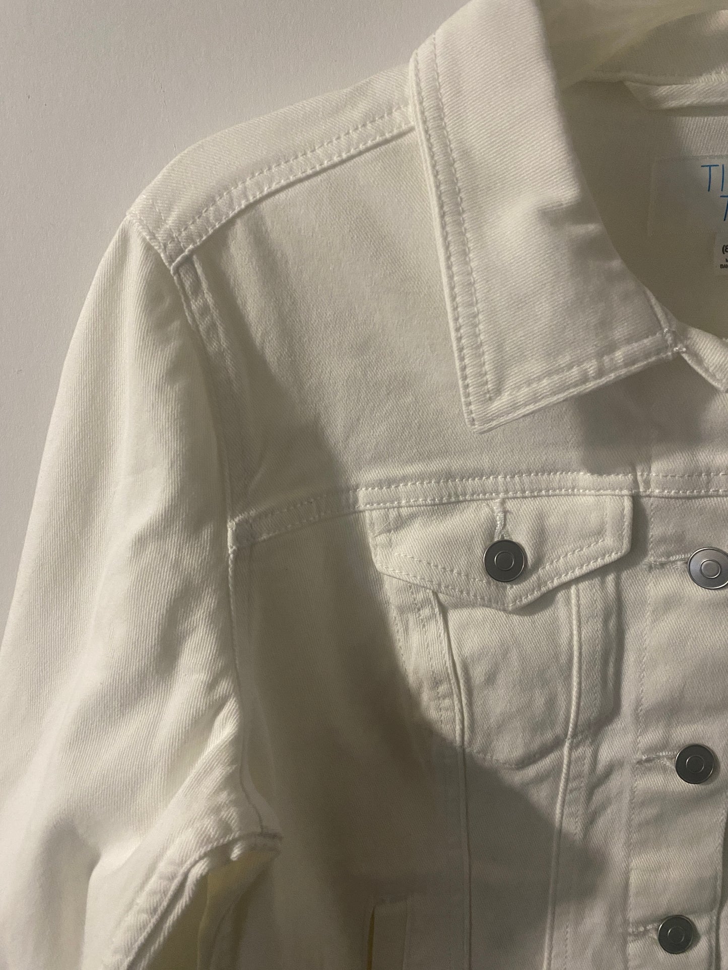 Classic Jean Jackets for Women Basic Long Sleeve Button Downs Ripped Denim Jackets