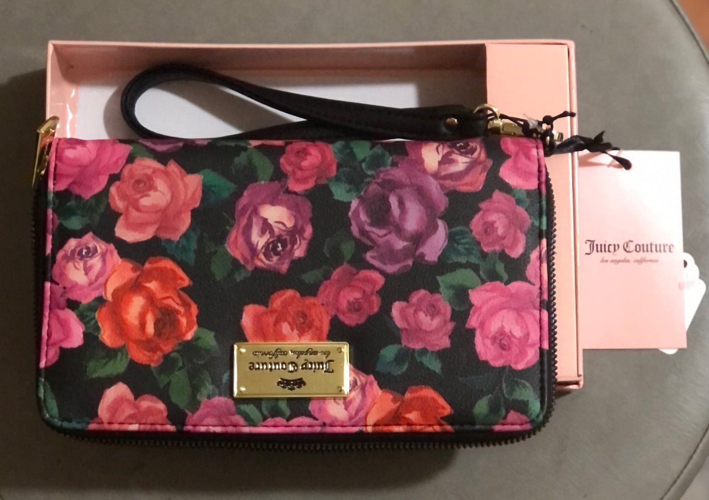 Juicy Couture Zip Around