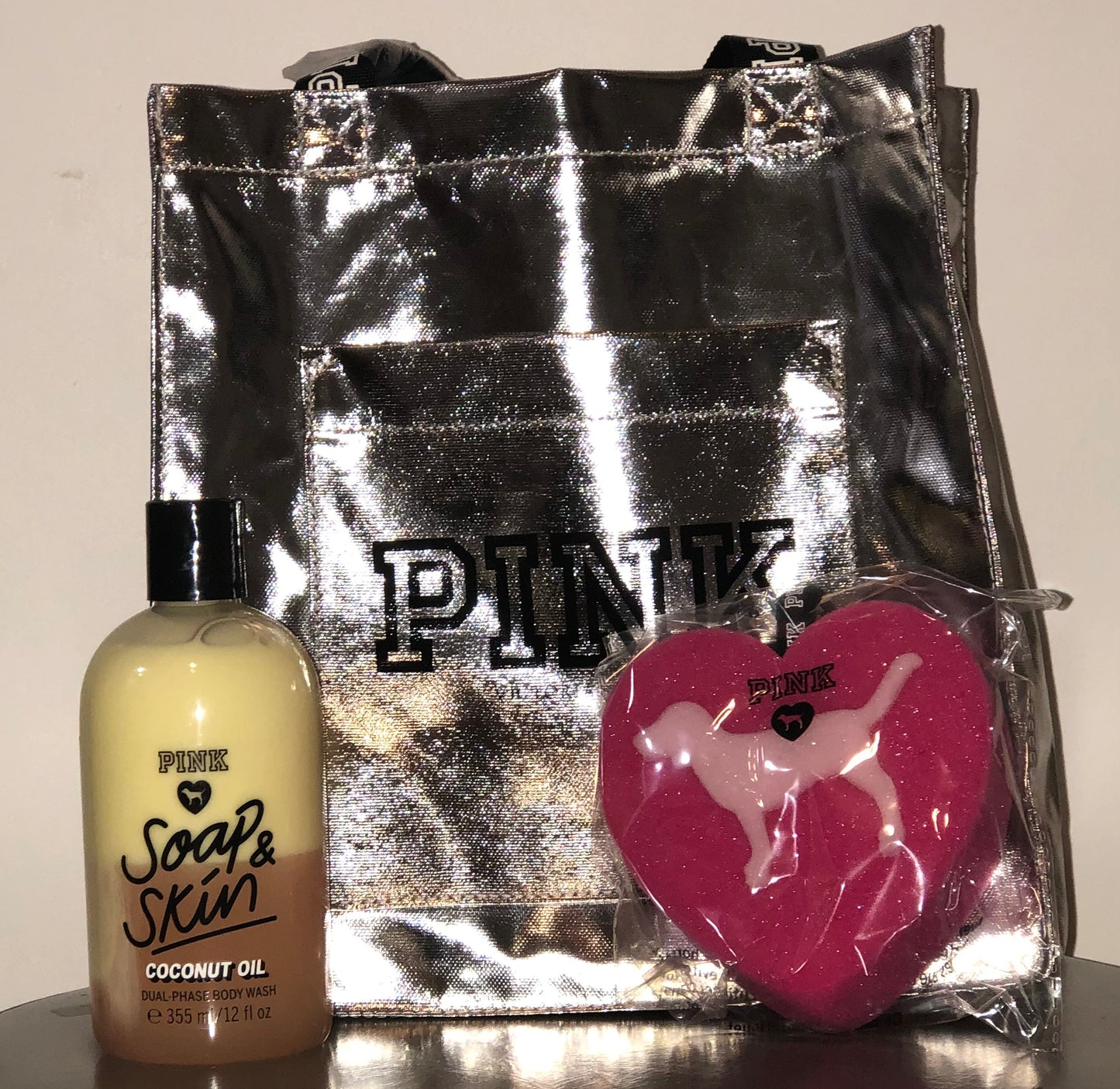VS BAG WITH BATH SPONGE & BODY WASH