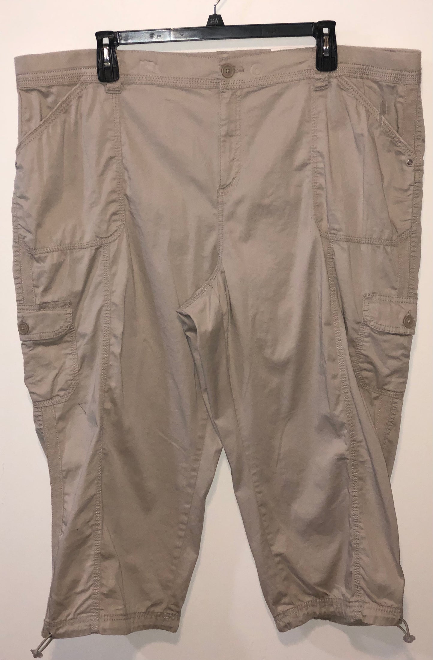 LADYS FULL FIGURE CAPRI