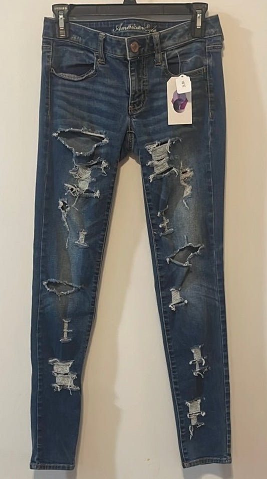 AMERICAN EAGLE DESTORYED BLUE JEANS